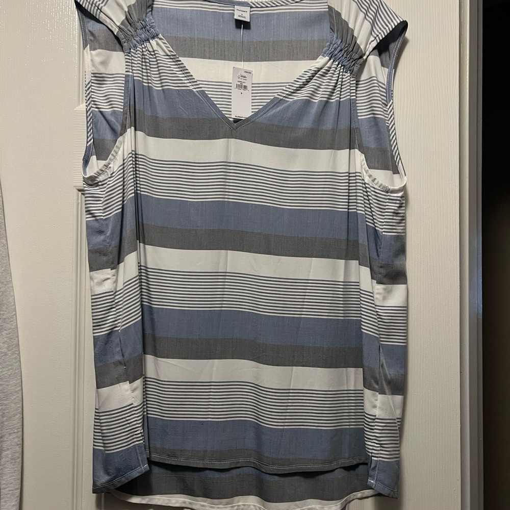 Old Navy Too. Size Small.